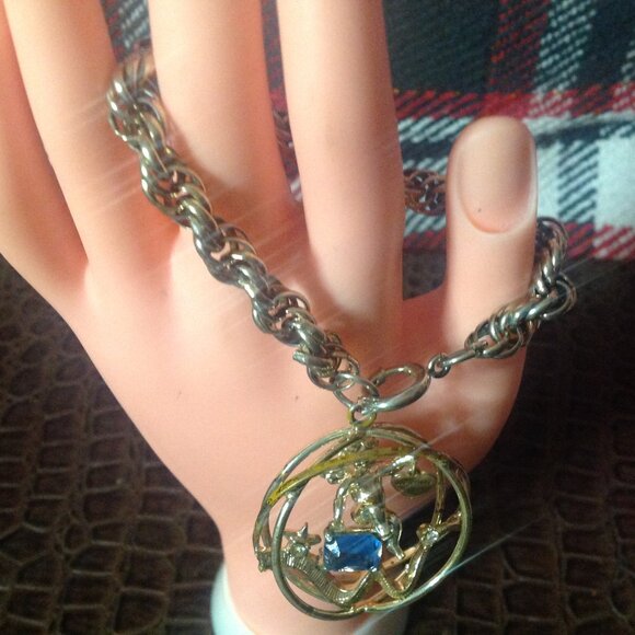 Vintage CORO Gold Tone Cherub September Birthstone Pendant Bracelet - Picture 2 of 7